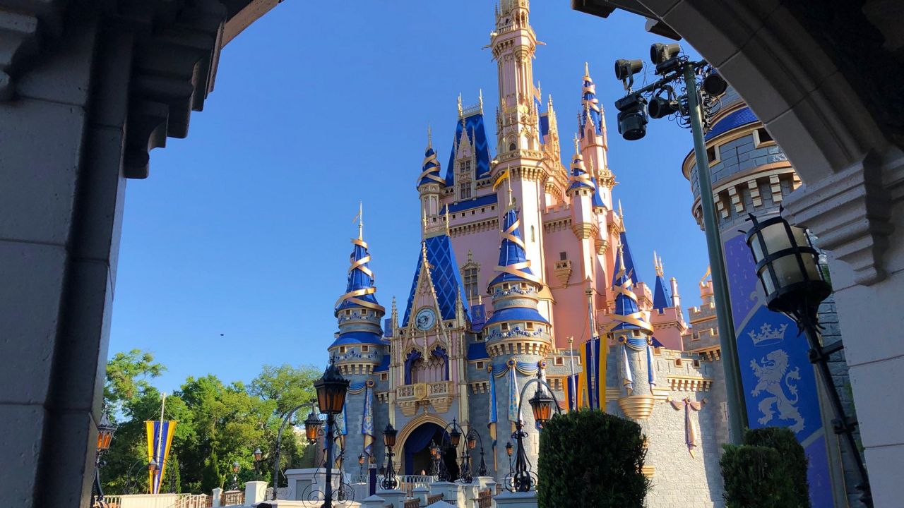 n13_disney_world_magic_kingdom_cinderella_castle_50_ai